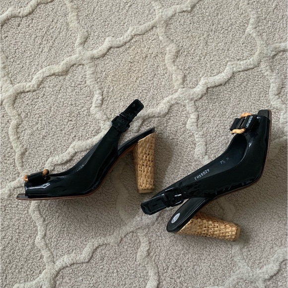 Stuart Weitzman black patent sling back peep toe block bamboo woven heels 7.5 M - Picture 8 of 8